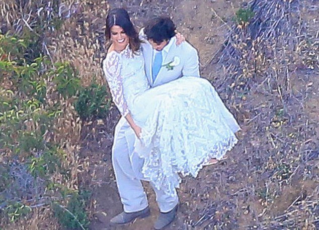 В сеть попали первые свадебные фото Никки Рид и Йена Сомерхолдера